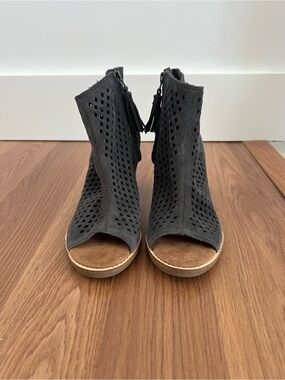 Toms Black Perforated Open-Toe Tassel Sandals